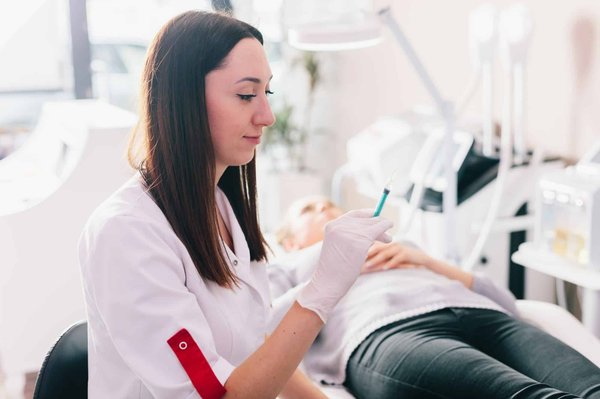 Quels services uniques propose Anthèse, le cabinet de médecine esthétique à Bordeaux ?