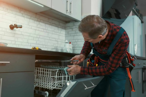 Quels critères sont essentiels pour choisir un dépanneur fiable pour votre domicile ?